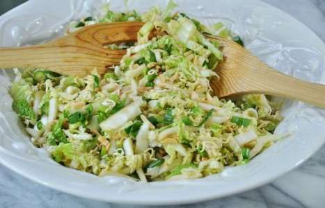 Простой салат из пекинской капусты рецепт с фото по шагам - фото 6 шага 