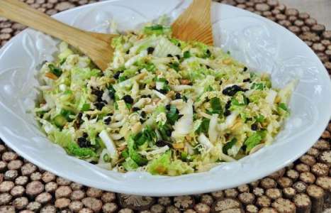 Простой салат из пекинской капусты рецепт с фото по шагам - фото 7 шага 