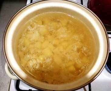 Простой суп из хинкалиев рецепт с фото по шагам - фото 2 шага 