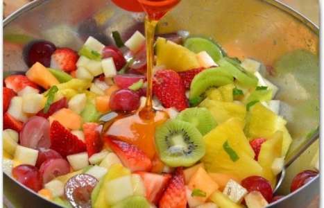 Салат фруктовый рецепт с фото по шагам - фото 2 шага 