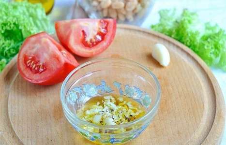 Салат из фасоли с помидорами рецепт с фото по шагам - фото 3 шага 