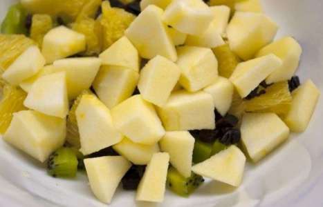 Салат из фруктов рецепт с фото по шагам - фото 3 шага 