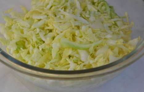 Салат из капусты с огурцом и кукурузой рецепт с фото по шагам - фото 2 шага 