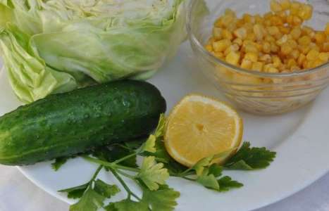 Салат из капусты с огурцом и кукурузой рецепт с фото по шагам - фото 1 шага 