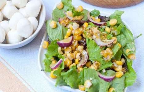 Салат из кукурузы и моцареллы рецепт с фото по шагам - фото 4 шага 