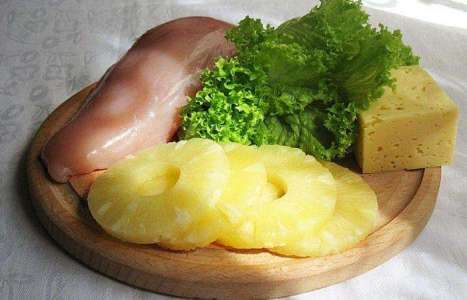 Салат из курицы с ананасами рецепт с фото по шагам - фото 1 шага 