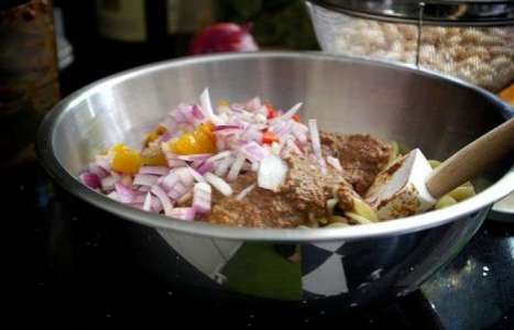 Салат из макарон с рукколой и соусом рецепт с фото по шагам - фото 6 шага 
