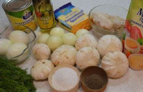 Салат из шампиньонов, курицы и кукурузы в виде елки рецепт с фото по шагам - фото 1 шага 