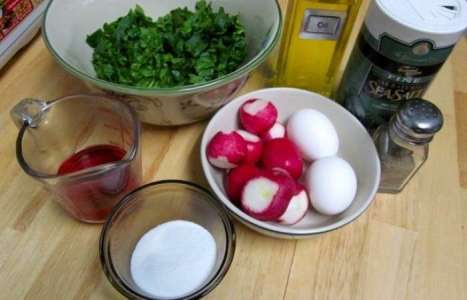 Салат из шпината с маринованным редисом рецепт с фото по шагам - фото 1 шага 