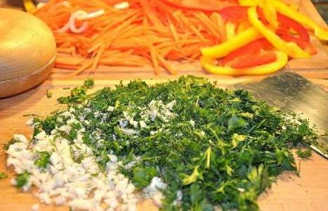Салат с баклажанами, морковью и перцем рецепт с фото по шагам - фото 3 шага 