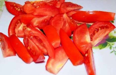 Салат с фетой, помидорами и перцем рецепт с фото по шагам - фото 3 шага 