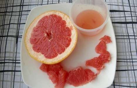 Салат с грейпфрутом, авокадо и руколой рецепт с фото по шагам - фото 3 шага 