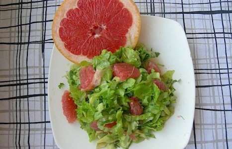 Салат с грейпфрутом, авокадо и руколой