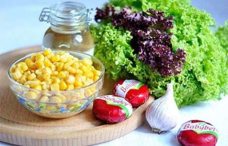 Салат с консервированной кукурузой рецепт с фото по шагам - фото 1 шага 