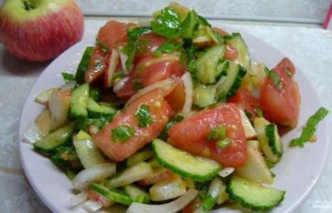 Салат с помидорами и яблоками