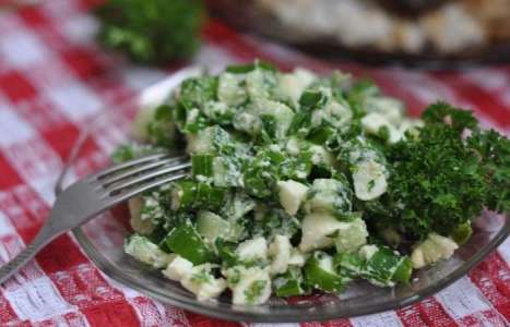 Салат с с зеленым луком, огурцом и яйцами рецепт с фото по шагам