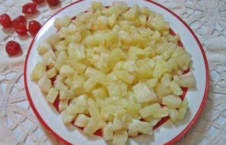 Салат с сыром и ананасом рецепт с фото по шагам - фото 2 шага 