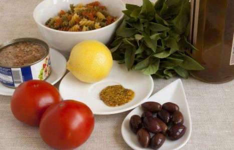 Салат с тунцом и макаронами рецепт с фото по шагам - фото 1 шага 