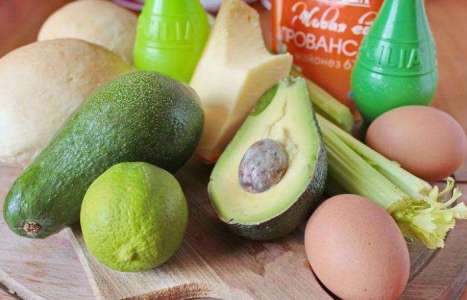 Салат с яйцом и авокадо рецепт с фото по шагам - фото 1 шага 