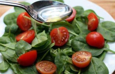 Салат со шпинатом и помидорами черри рецепт с фото по шагам - фото 4 шага 