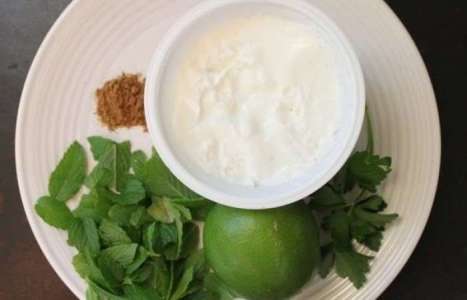 Шашлык из баранины с йогуртовым соусом рецепт с фото по шагам - фото 3 шага 