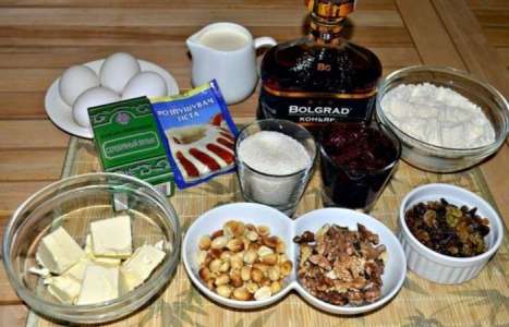Шоколадный кекс с орехами, изюмом и вишней рецепт с фото по шагам - фото 1 шага 