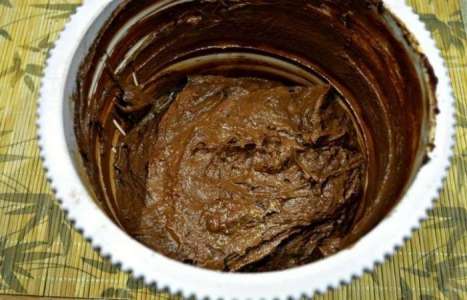 Шоколадный кекс с орехами, изюмом и вишней рецепт с фото по шагам - фото 3 шага 