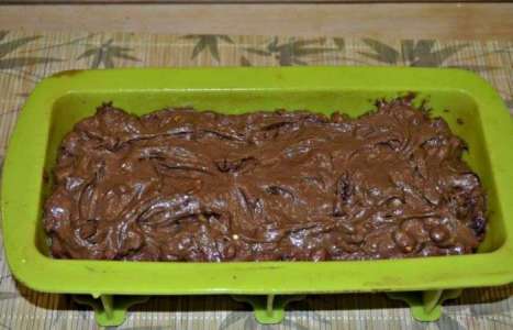 Шоколадный кекс с орехами, изюмом и вишней рецепт с фото по шагам - фото 6 шага 