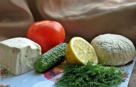 Шопский салат с овощами, грибами и брынзой рецепт с фото по шагам - фото 1 шага 