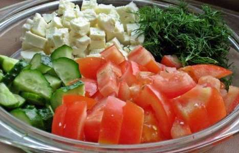 Шопский салат с овощами, грибами и брынзой рецепт с фото по шагам - фото 3 шага 