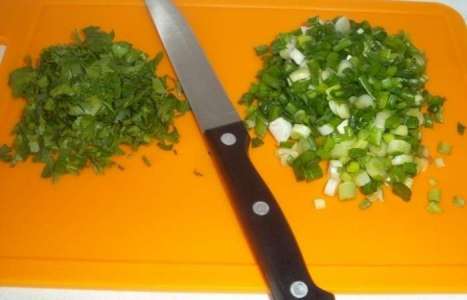 Слоеный салат из печени трески с овощами рецепт с фото по шагам - фото 5 шага 