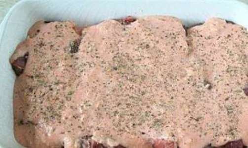 Свинина в томатно-сметанном соусе рецепт с фото по шагам - фото 3 шага 