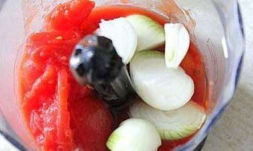 Свинина в томатно-сметанном соусе рецепт с фото по шагам - фото 2 шага 