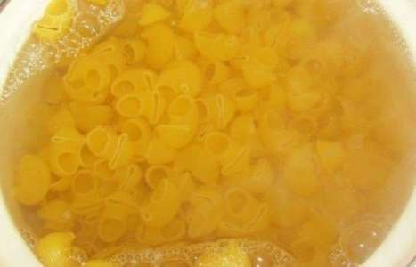 Сырный соус с макаронами рецепт с фото по шагам - фото 2 шага 