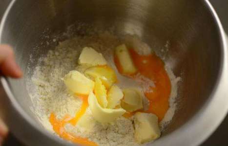 Тарталетки с козьим сыром и помидорами рецепт с фото по шагам - фото 1 шага 
