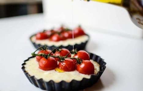 Тарталетки с козьим сыром и помидорами рецепт с фото по шагам - фото 10 шага 