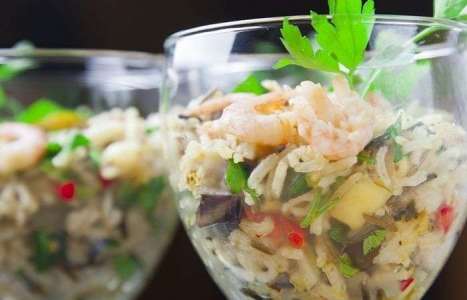Теплый салат с рисом, овощами и креветками рецепт с фото по шагам - фото 7 шага 