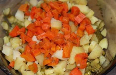 Вегетарианский салат «Оливье» рецепт с фото по шагам - фото 3 шага 