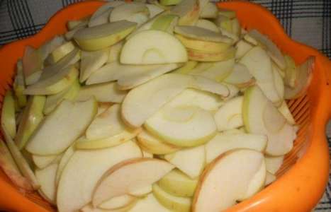 Яблочное варенье дольками рецепт с фото по шагам - фото 2 шага 