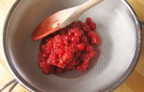 Ягодный мусс из красной смородины и малины рецепт с фото по шагам - фото 4 шага 