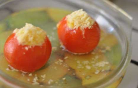 Яичница в помидоре рецепт с фото по шагам - фото 3 шага 