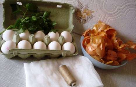 Яйца, крашеные луковой шелухой рецепт с фото по шагам - фото 1 шага 