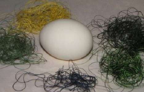 Яйца, крашеные нитками рецепт с фото по шагам - фото 2 шага 