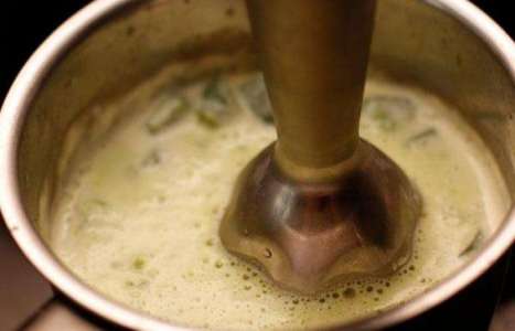 Зеленый сливочный соус рецепт с фото по шагам - фото 5 шага 